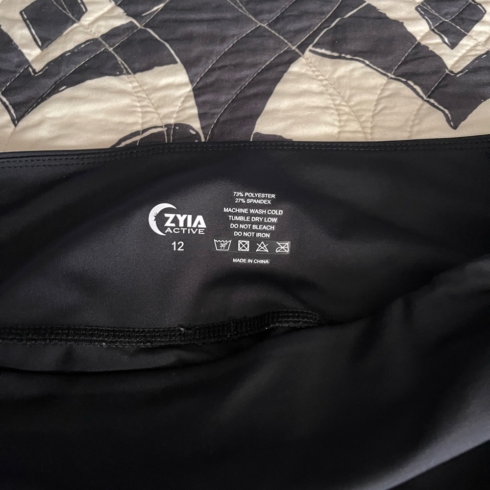 Zyia Active Light & Tight Leggings with pockets